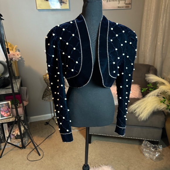 Navy Blue Vintage Diamond and Pearl Velvet Jacket with Quilted Detail. - Picture 5 of 5